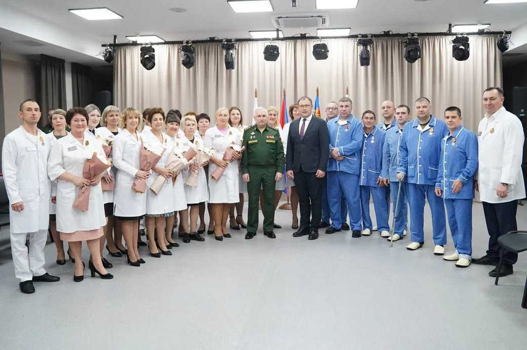 Заместитель Министра обороны РФ Виктор Горемыкин и губернатор Кузбасса Илья Середюк навестили бойцов СВО, проходящих лечение и реабилитацию Заместитель Министра обороны РФ Виктор Горемыкин и губернатор Кузбасса Илья Середюк навестили бойцов СВО, проходящих лечение и реабилитацию