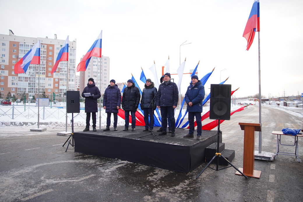 Илья Середюк дал старт движению по новой дороге в Кемерове Илья Середюк дал старт движению по новой дороге в Кемерове