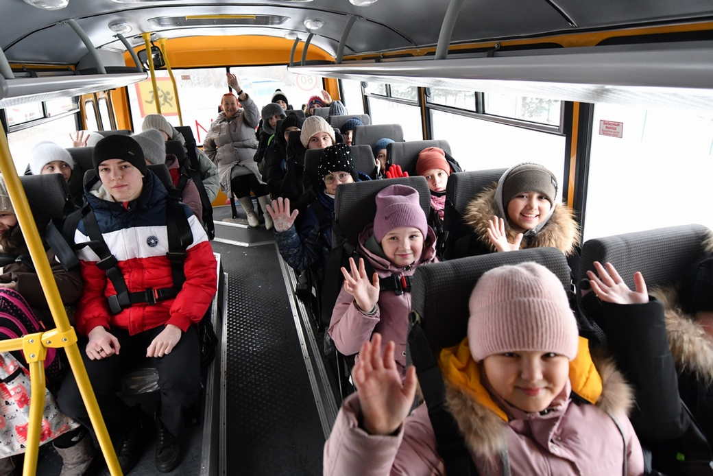 В Кузбасс поступили 50 новых школьных автобусов В Кузбасс поступили 50 новых школьных автобусов