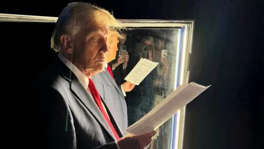 Трамп одной картинкой высмеял финансирование Украины