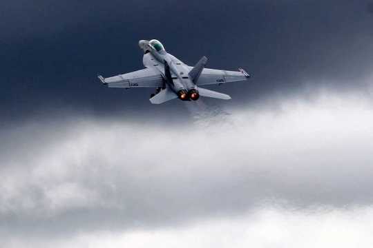 Ракетный крейсер США по ошибке сбил истребитель F/A-18 над Красным морем Ракетный крейсер США по ошибке сбил истребитель F/A-18 над Красным морем