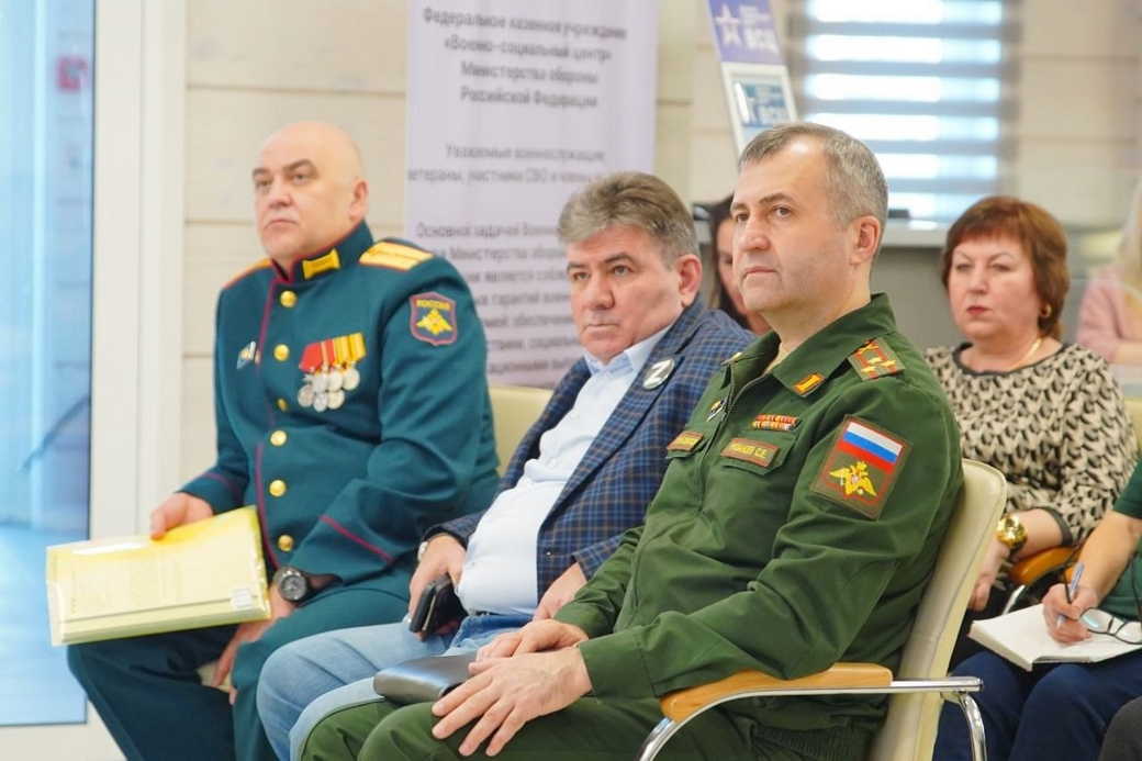Школьников Кузбасса приглашают принять участие в конкурсе чтецов «Защитникам Отечества посвящается...» Школьников Кузбасса приглашают принять участие в конкурсе чтецов «Защитникам Отечества посвящается...»