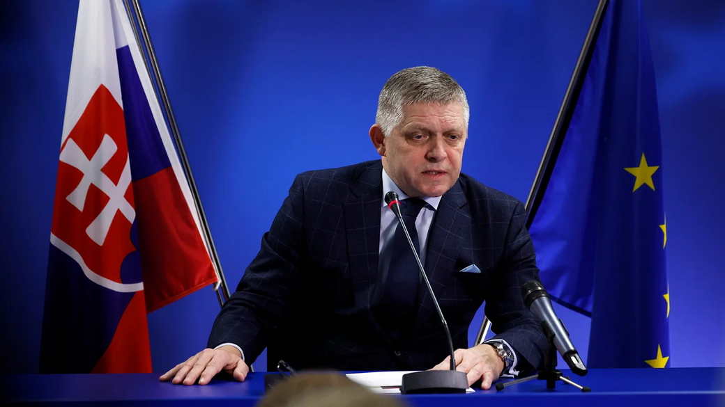 Фицо: Украина получает газ транзитом через Словакию