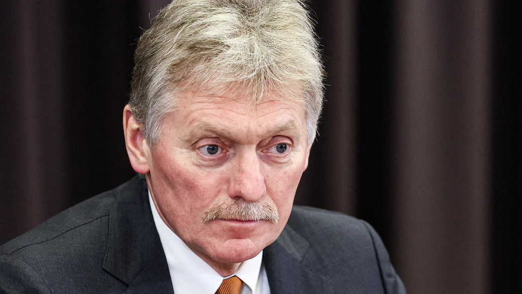 Песков рассказал, кто был рядом с Путиным во время переговоров с Трампом
