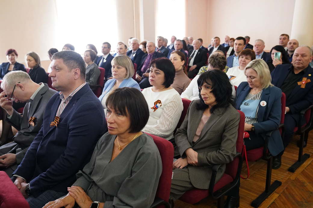 Губернатор Илья Середюк встретился с профсоюзным активом Кузбасса