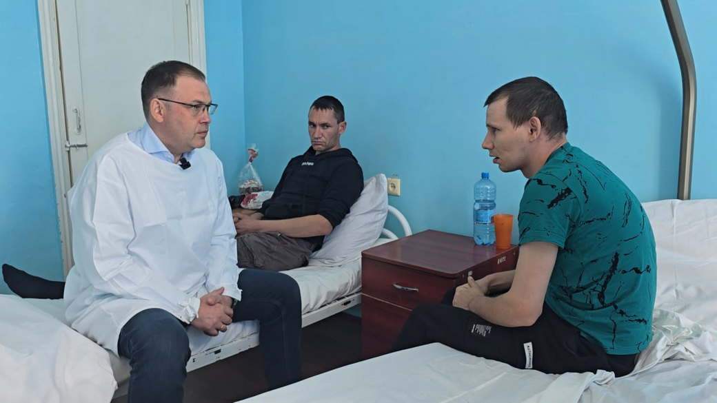 Илья Середюк пообщался с кузбасскими медиками, которые работают в больнице Горловки