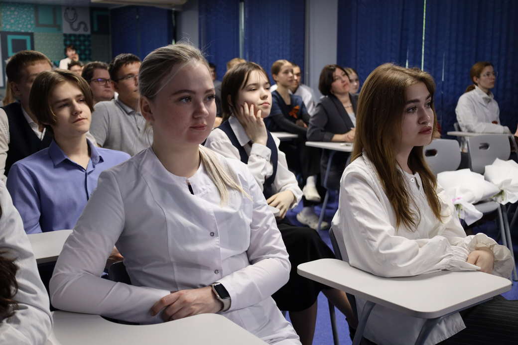 Кузбасские медсестры рассказали молодежи о работе в прифронтовой Горловке