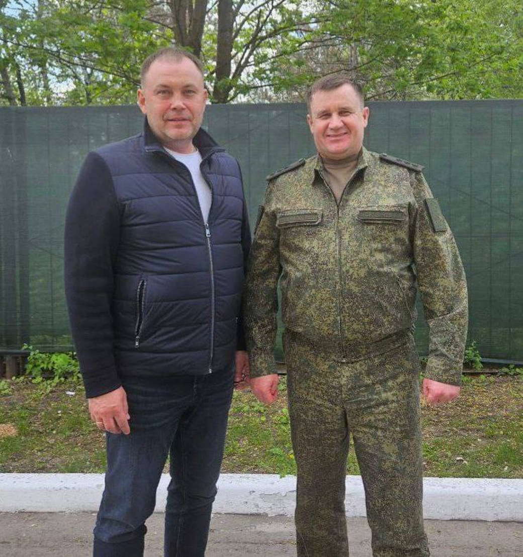 Губернатор Илья Середюк поздравил Андрея Мордвичева с назначением главнокомандующим Сухопутными войсками Вооруженных сил РФ Губернатор Илья Середюк поздравил Андрея Мордвичева с назначением главнокомандующим Сухопутными войсками Вооруженных сил РФ
