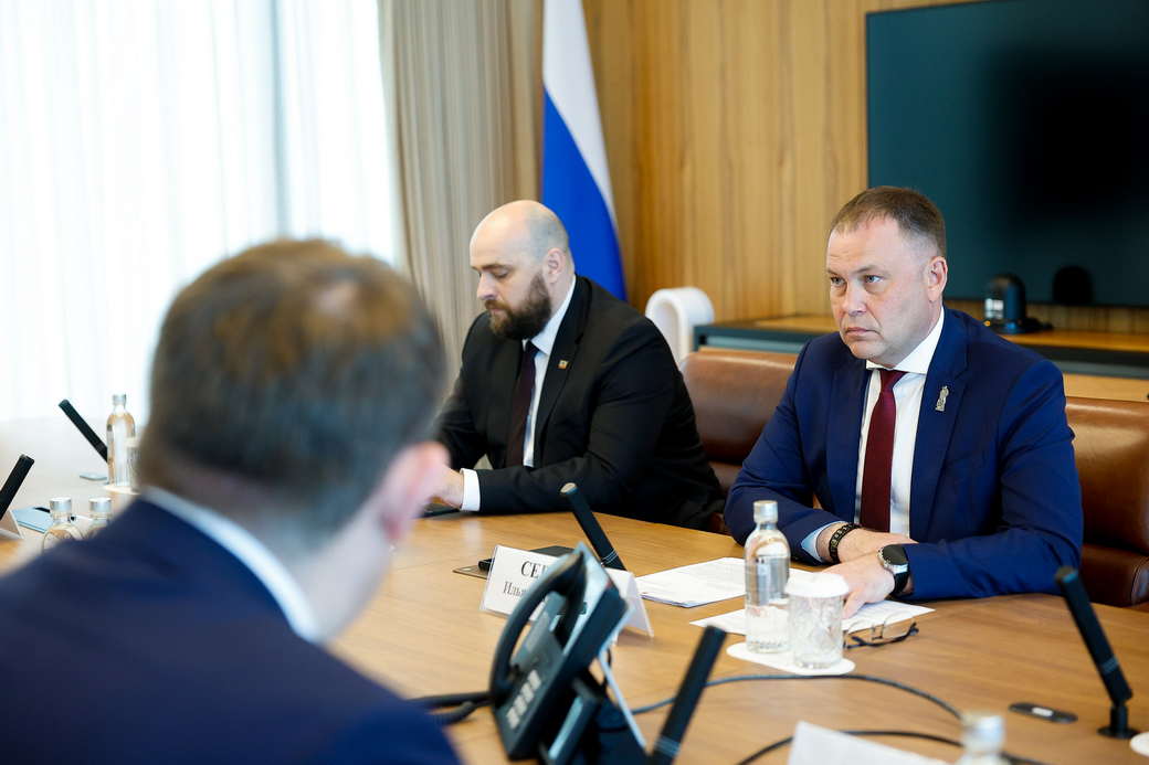 Губернатор Илья Середюк провел рабочую встречу с Министром промышленности и торговли РФ Антоном Алихановым Губернатор Илья Середюк провел рабочую встречу с Министром промышленности и торговли РФ Антоном Алихановым