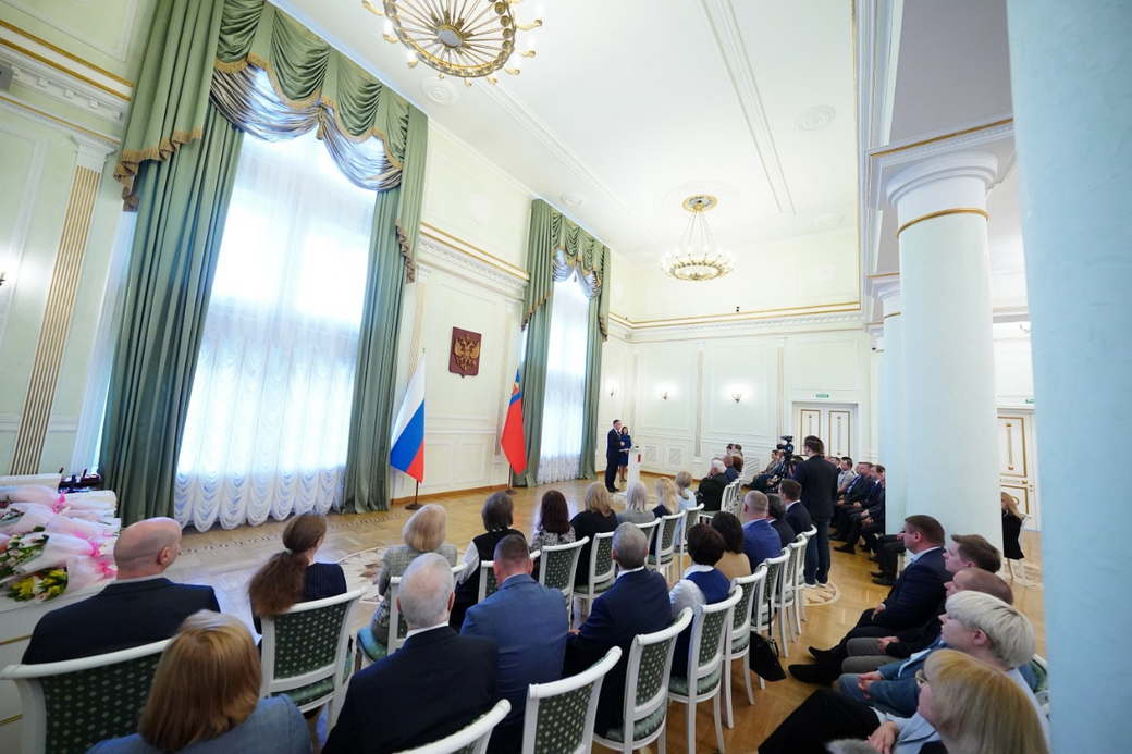 Губернатор Илья Середюк вручил государственные и областные награды жителям региона