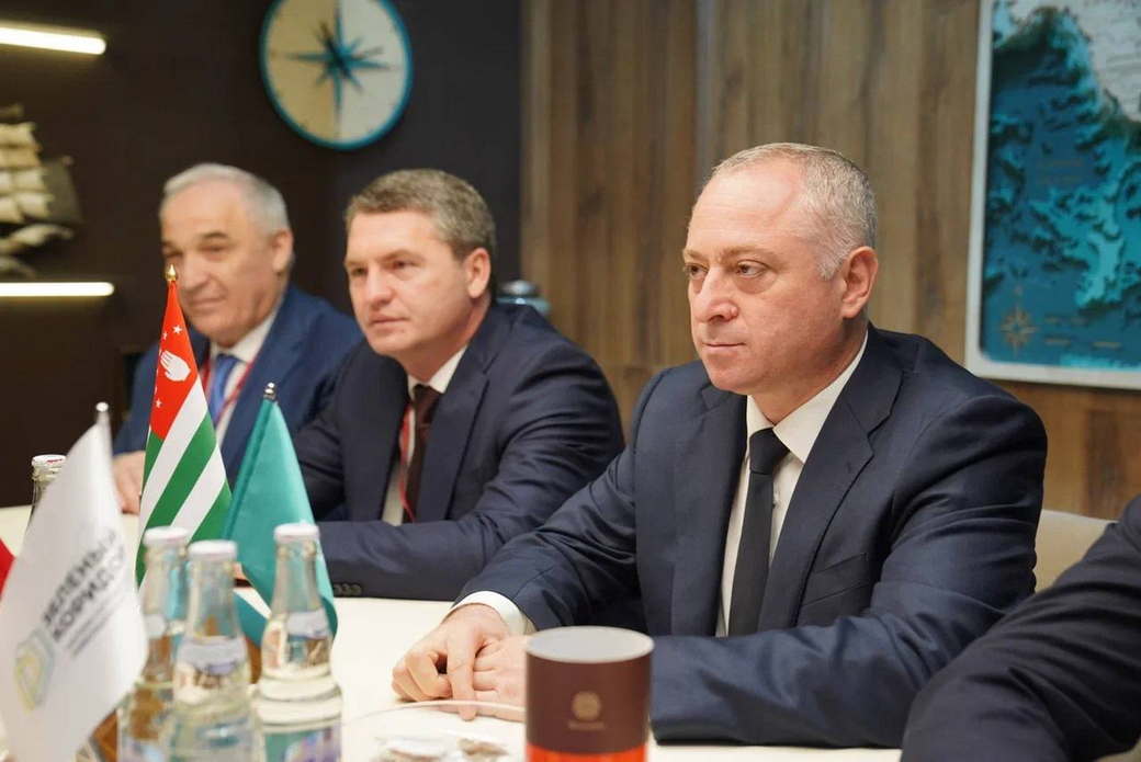 Губернатор Кузбасса Илья Середюк обсудил сотрудничество с Президентом Республики Абхазия Бадрой Гунбой Губернатор Кузбасса Илья Середюк обсудил сотрудничество с Президентом Республики Абхазия Бадрой Гунбой