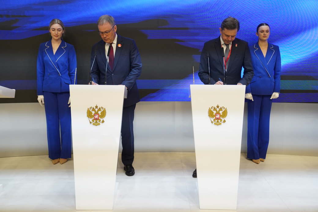 Сегодня на ПМЭФ губернатор Илья Середюк подписал соглашения о сотрудничестве с тремя регионами России Сегодня на ПМЭФ губернатор Илья Середюк подписал соглашения о сотрудничестве с тремя регионами России