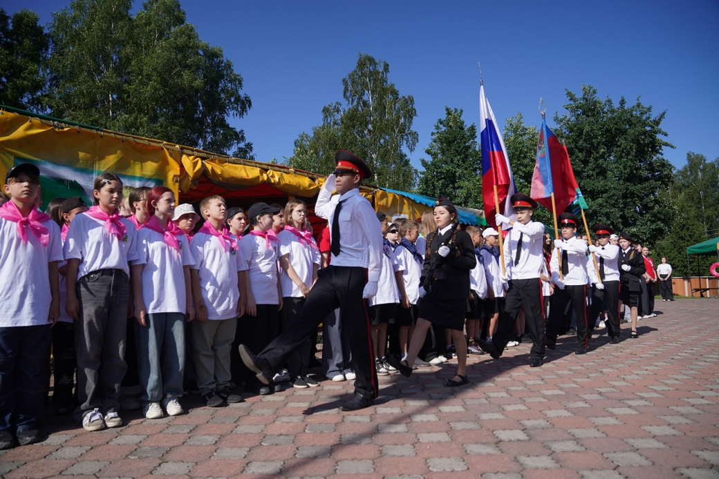Губернатор Илья Середюк посетил детский загородный лагерь «Чайка» в Междуреченске Губернатор Илья Середюк посетил детский загородный лагерь «Чайка» в Междуреченске