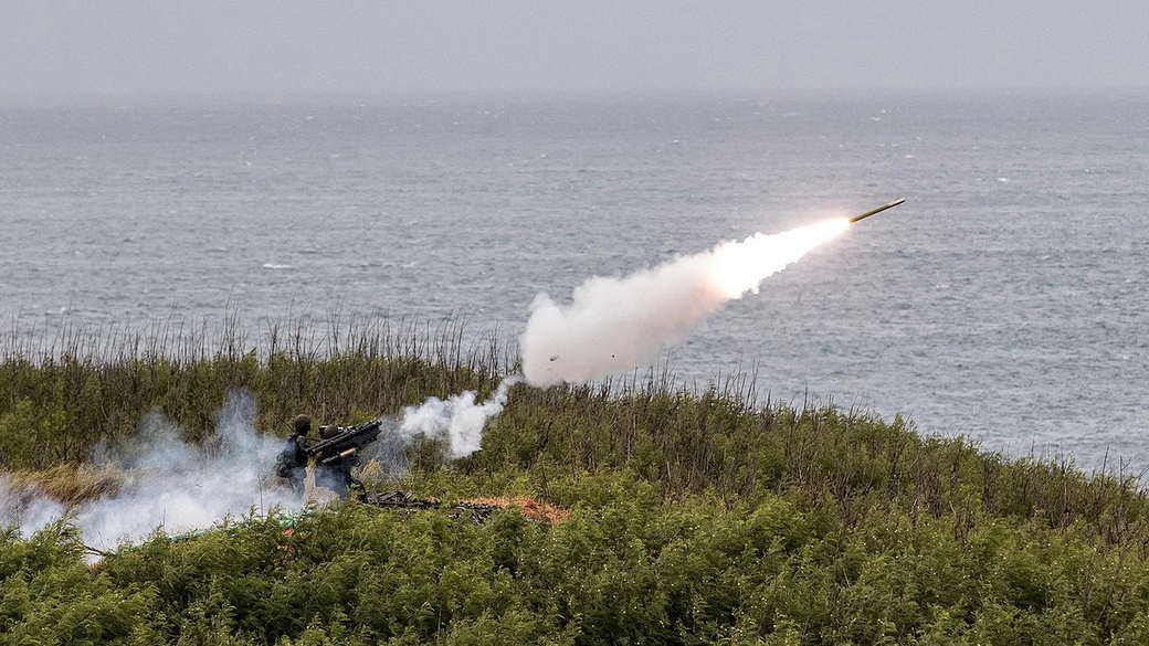 Военкоры: к чему приведет приостановка поставок оружия США Украине