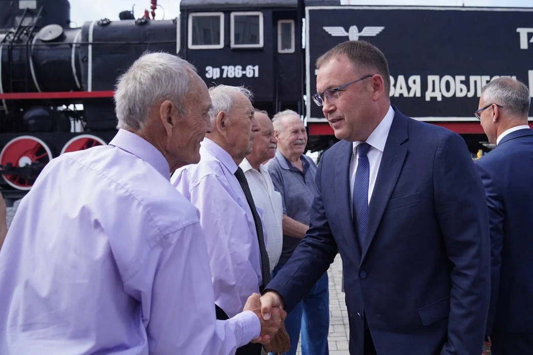 Илья Середюк поздравил кузбасских железнодорожников с профессиональным праздником Илья Середюк поздравил кузбасских железнодорожников с профессиональным праздником