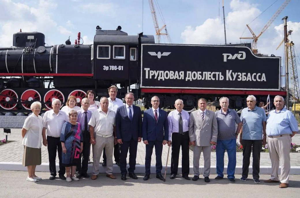 Илья Середюк поздравил кузбасских железнодорожников с профессиональным праздником Илья Середюк поздравил кузбасских железнодорожников с профессиональным праздником