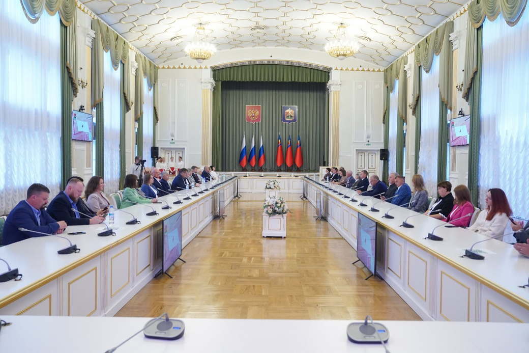 Работники строительной отрасли Кузбасса отмечены федеральными и региональными наградами Работники строительной отрасли Кузбасса отмечены федеральными и региональными наградами