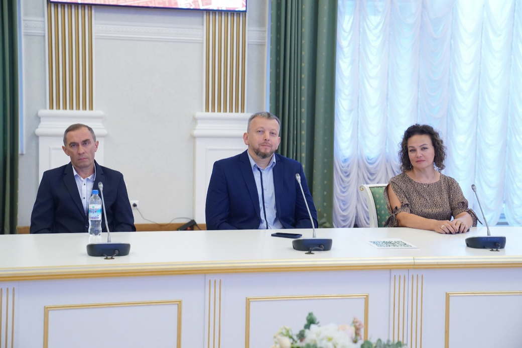 Работники строительной отрасли Кузбасса отмечены федеральными и региональными наградами Работники строительной отрасли Кузбасса отмечены федеральными и региональными наградами