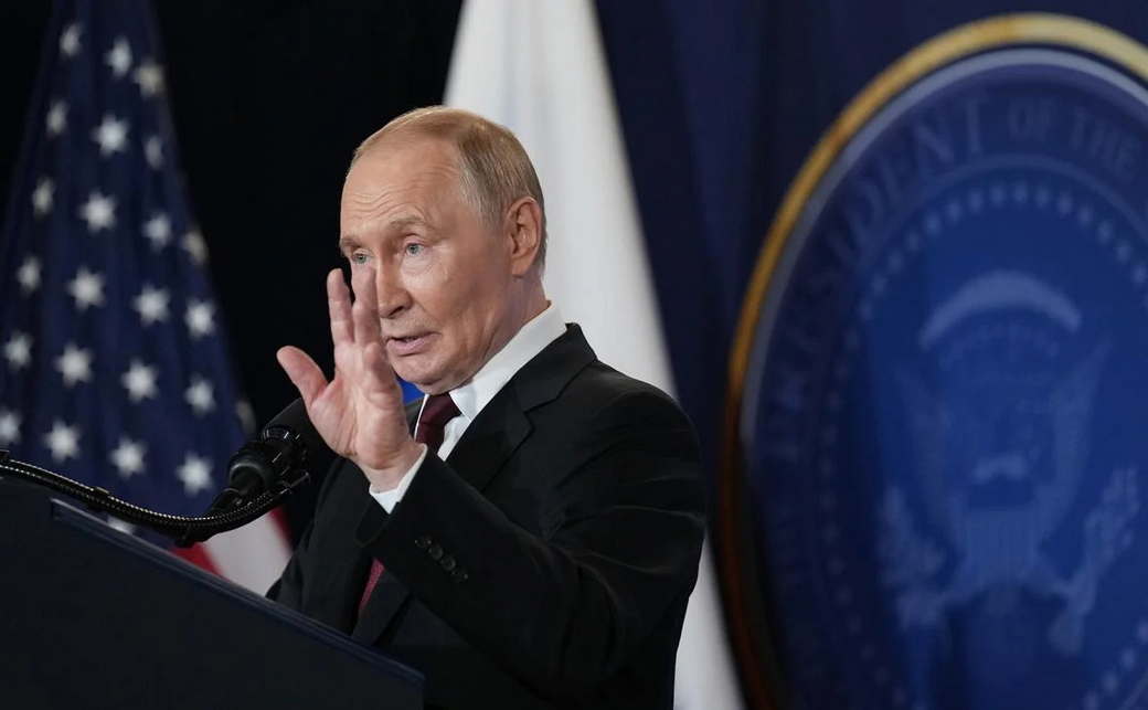 Кремль сообщил о серии разговоров Путина об итогах саммита на Аляске