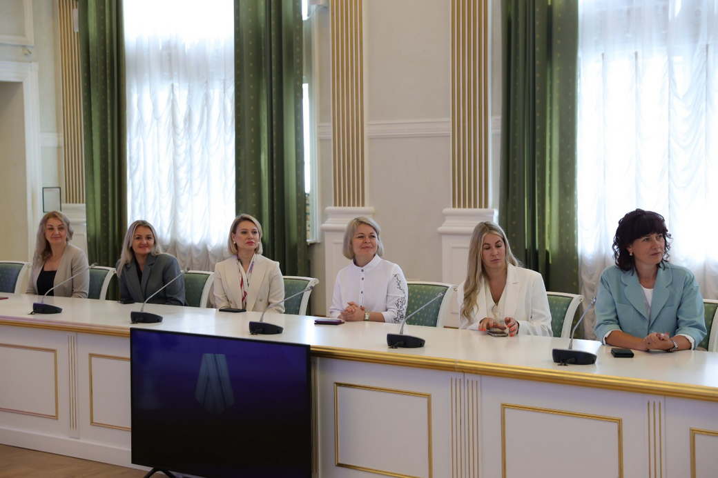 В преддверии профессионального праздника в Кузбассе наградили работников нефтяной и газовой промышленности