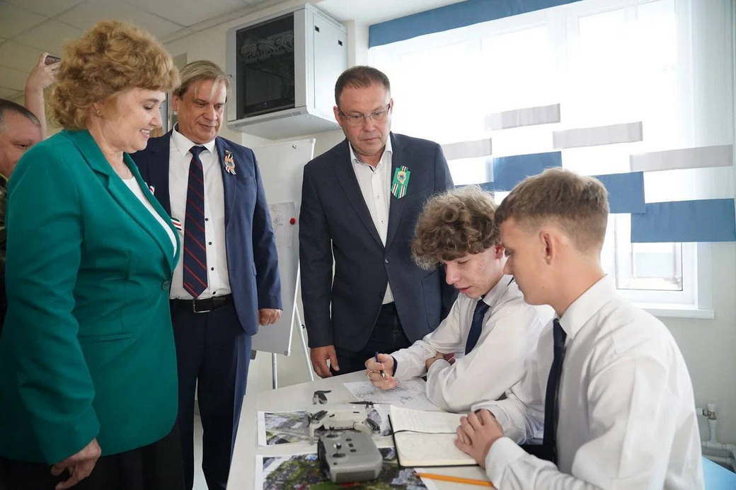 Илья Середюк проверил готовность обновленной по нацпроекту прокопьевской школы №14 к приему учеников