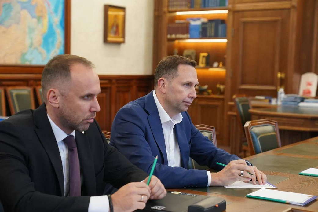 Илья Середюк обсудил реализацию совместных проектов с руководством сибирского отделения Сбера Илья Середюк обсудил реализацию совместных проектов с руководством сибирского отделения Сбера