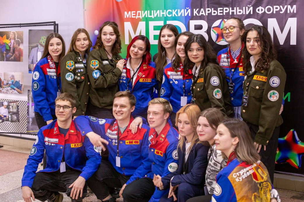 Более 3 500 молодых людей трудились в этом году в студенческих отрядах Кузбасса Более 3 500 молодых людей трудились в этом году в студенческих отрядах Кузбасса