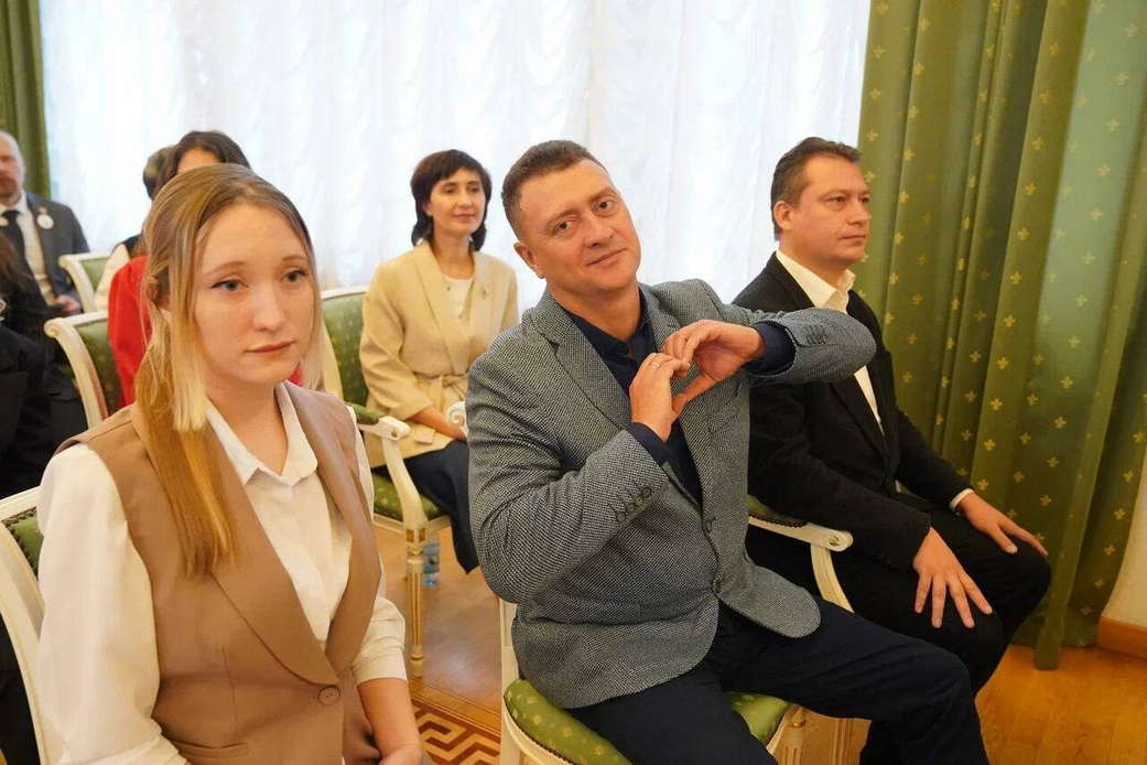 Губернатор Кузбасса Илья Середюк провел торжественный прием в честь Дня учителя Губернатор Кузбасса Илья Середюк провел торжественный прием в честь Дня учителя