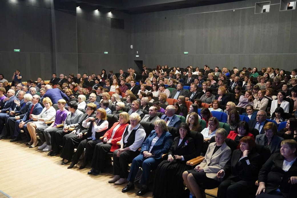 Губернатор Кузбасса Илья Середюк поздравил студентов и преподавателей с 85-летием системы профессионального образования