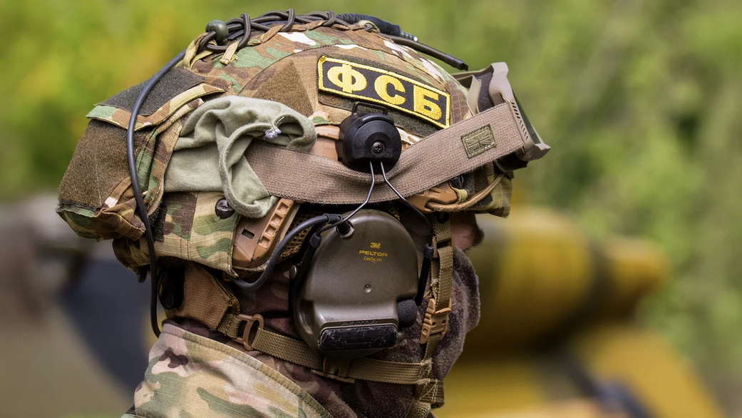 ФСБ задержала россиянина, передавшего блогеру с Украины данные об участниках СВО