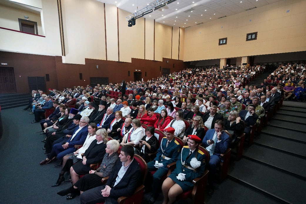 Губернатор Кузбасса Илья Середюк поздравил жителей Ленинска-Кузнецкого со 100-летием города Губернатор Кузбасса Илья Середюк поздравил жителей Ленинска-Кузнецкого со 100-летием города