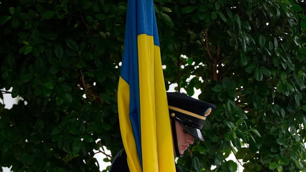 Politico: на Украину прибыли министр и начальник штаба Сухопутных войск США