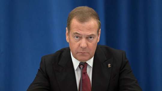 Россияне по зову сердца заботятся о ветеранах ВОВ, заявил Медведев Россияне по зову сердца заботятся о ветеранах ВОВ, заявил Медведев