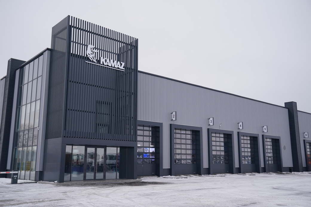 Илья Середюк дал старт работе дилерского центра ПАО «КАМАЗ» в Кузбассе Илья Середюк дал старт работе дилерского центра ПАО «КАМАЗ» в Кузбассе