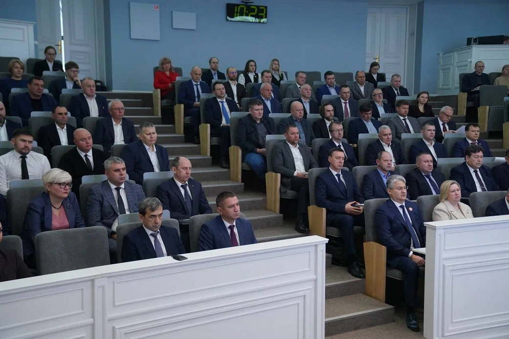 Министр энергетики России Сергей Цивилев провел в Кузбассе совещание по перспективам угольной отрасли Министр энергетики России Сергей Цивилев провел в Кузбассе совещание по перспективам угольной отрасли
