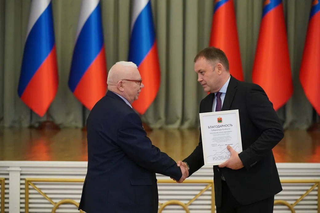 Губернатор Илья Середюк наградил активистов общественного самоуправления Кузбасса
