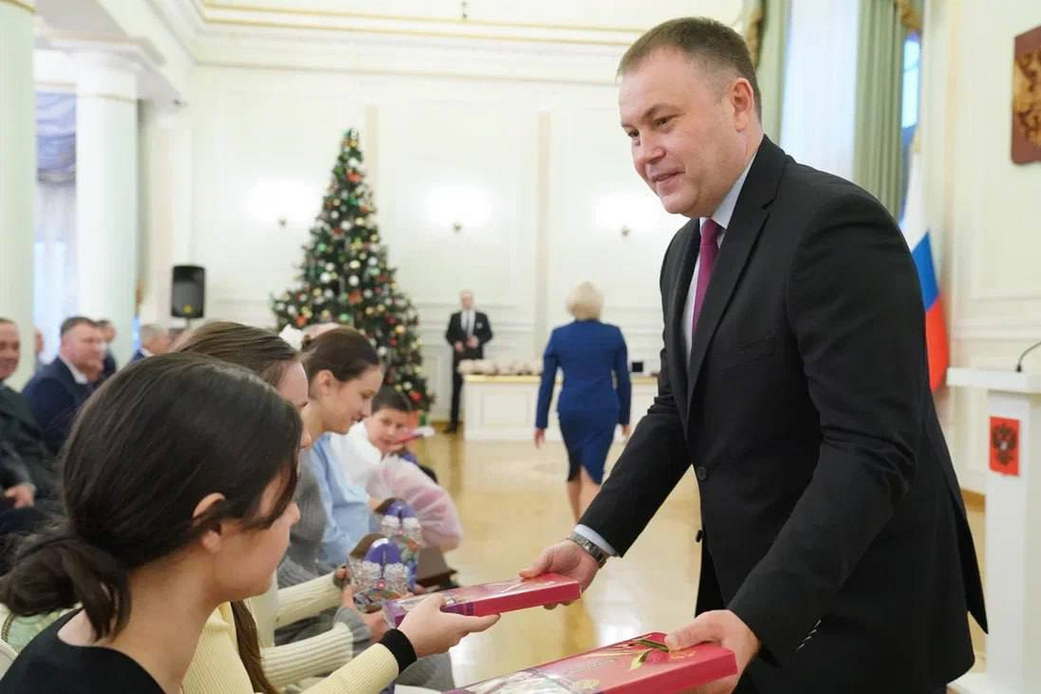 Губернатор Илья Середюк вручил кузбассовцам федеральные награды