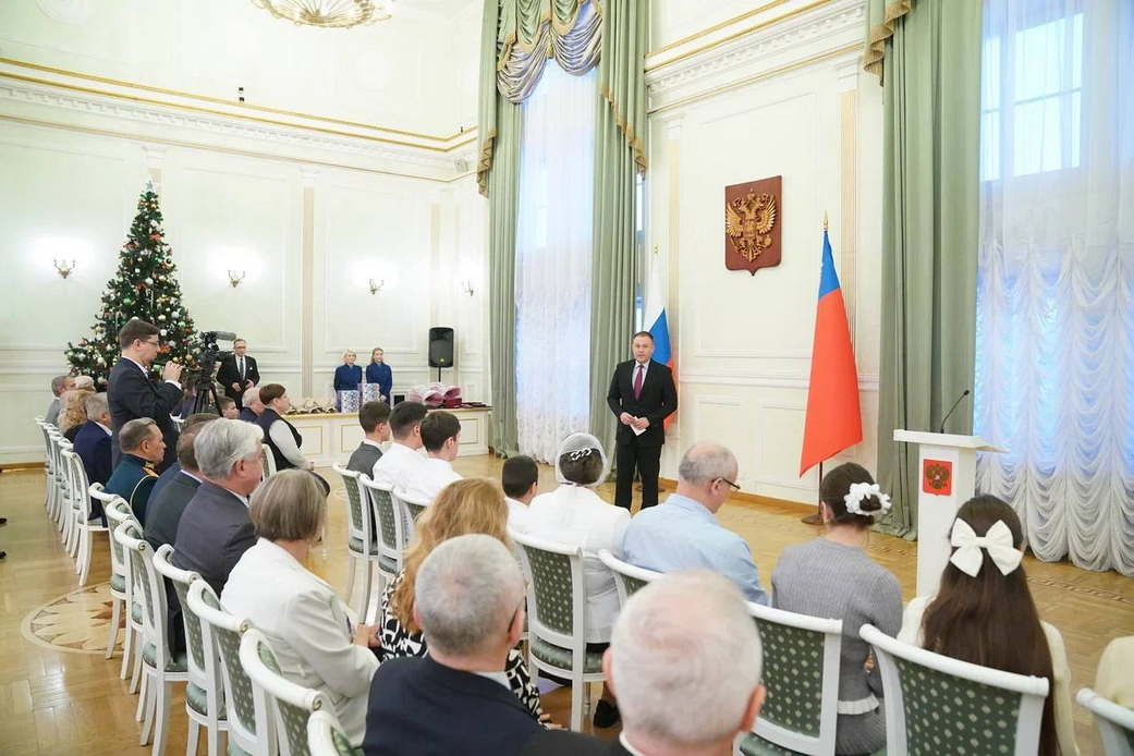 Губернатор Илья Середюк вручил кузбассовцам федеральные награды