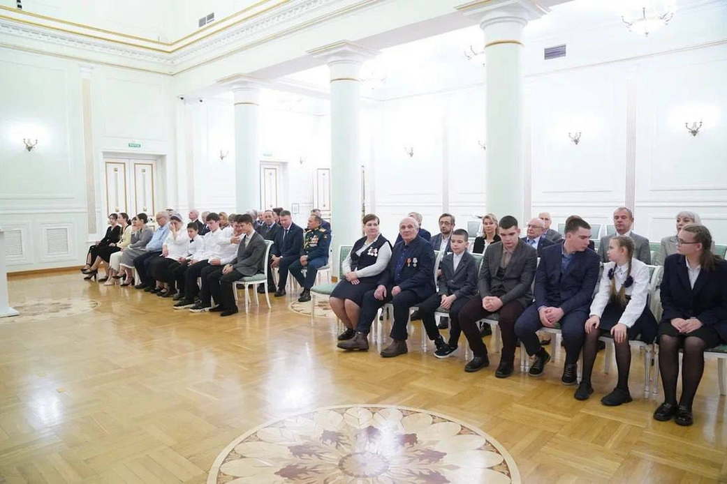 Губернатор Илья Середюк вручил кузбассовцам федеральные награды