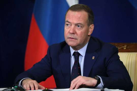 Медведев: реальную денацификацию ФРГ так и не прошла Медведев: реальную денацификацию ФРГ так и не прошла