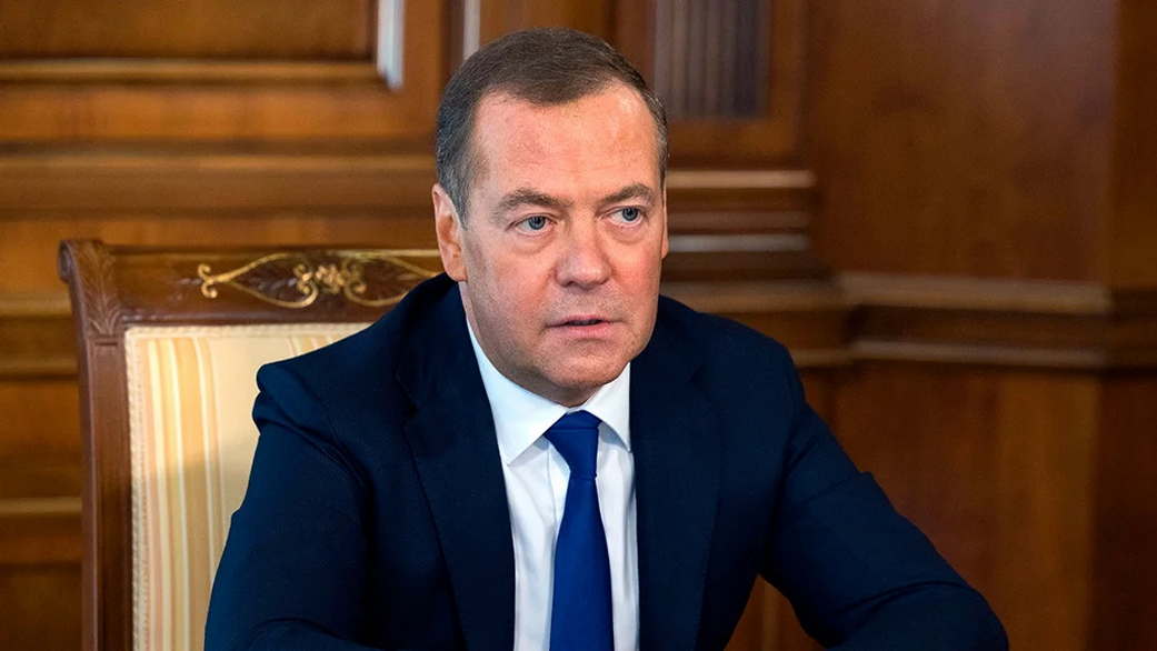 Заявление Медведева: Кучма, Ющенко и Порошенко* признали себяи нацистами