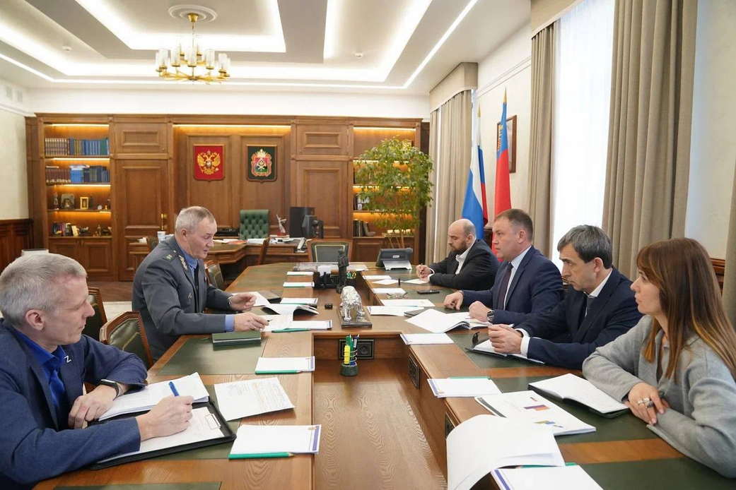 Губернатор Кузбасса Илья Середюк встретился с руководителем Сибирского межрегионального управления Россельхознадзора Александром Баевым Губернатор Кузбасса Илья Середюк встретился с руководителем Сибирского межрегионального управления Россельхознадзора Александром Баевым