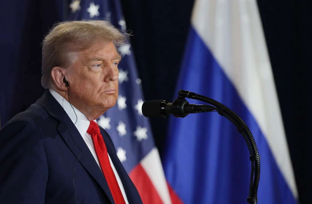 Зеленский: Трамп хочет закатить церемонию с подписанием всех мирных документов сразу