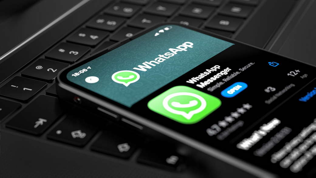 Россиян обманывают с «работающей версией WhatsApp»: что известно