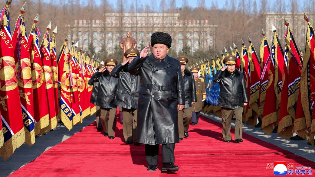 Ким Чен Ын поздравил участников боев в Курской области с днем армии КНДР