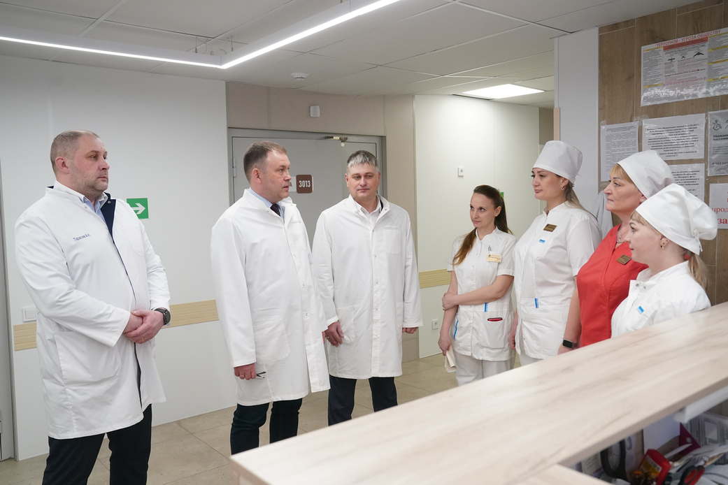 Губернатор Кузбасса Илья Середюк оценил условия лечения бойцов в юргинском госпитале
