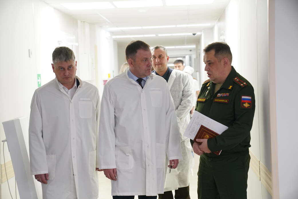 Губернатор Кузбасса Илья Середюк оценил условия лечения бойцов в юргинском госпитале
