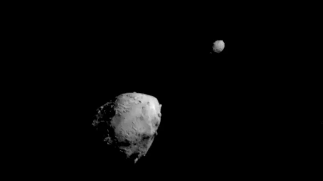 NASA впервые изменило орбиту астероида