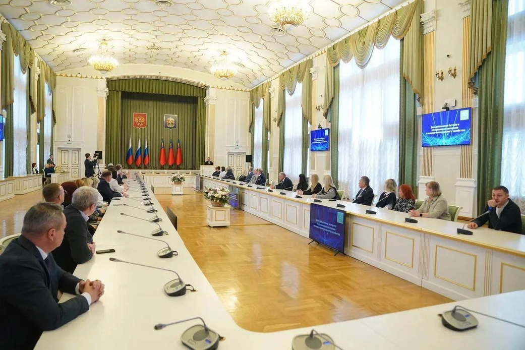 Илья Середюк поздравил сотрудников ЖКХ с профессиональным праздником