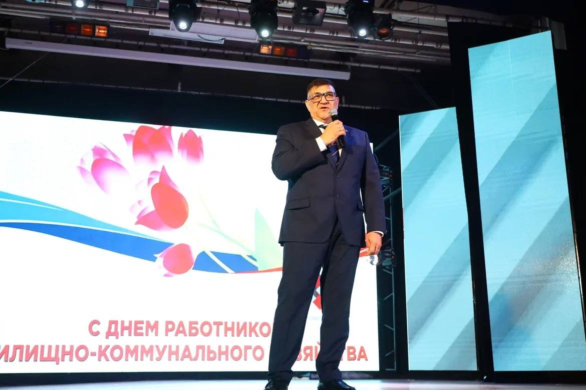 Поздравление депутата Парламента Кузбасса Доврана Аннаева с Днем работников бытового обслуживания населения и ЖКХ Поздравление депутата Парламента Кузбасса Доврана Аннаева с Днем работников бытового обслуживания населения и ЖКХ